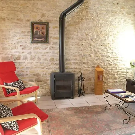 Two-bedroom Holiday In Asnois * Asnois (Vienne)