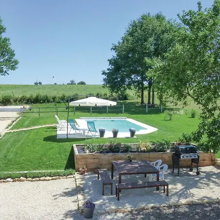 Two-bedroom Holiday In Asnois בית נופש Asnois (Vienne)
